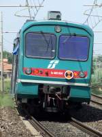 Ein Le 682 am Zugschluss verlsst am 26.05.2009 den Bahnhof San Vincenzo in Richtung Livorno.