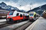 Links wartet 4746 033, auf die Abfahrt als S1 4262 nach Villach Hbf, während rechts soeben ein ETR 170 als REX 1873, aus Fortezza-Franzensfeste, eintrifft
Aufgenommen am 25.3.2019, in Lienz.