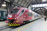 E 721-06 steht am 1 Juli 2013 abfahrtbereit in Milano Centrale.