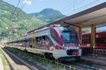 Ein ETR 526 016-B am 18.09.2021 um 12:50 Uhr auf Gleis 5 im Bahnhof Bolzano.
Auf Gleis 6 ein ETR 675.
