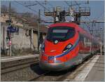 Der FS Trenitalia ETR 400 050 ist auf dem langen Weg von Milano Centrale nach Paris Gare de Lyon als FR 9292 unterwegs und verlässt nach einem kurzen Halt den Bahnhof von Chambéry-Challes-les-Eaux. Auch wenn der formschöne Zug das Bild dominiert, sind - so finde ich jedenfalls - genügend Details vorhanden, die zeigen, dass der Zug in Frankreich unterwegs ist. 

22. März 2022