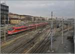 Der FS Trenitalia ETR 400 N° 11  Frecciarossa 1000  erreicht als FR 9600 von Roma kommend sein Ziel Torino Porta Nuova.