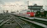 Zum Abschluss noch eine Erinnerung an den italienischen Hochgeschwindigkeitsverkehr der 1990er Jahre: Im Mai 1996 trifft ein aus Rom kommender ETR 450 in Milano Centrale ein. Diese für 250 km/h ausgelegten Triebwagen wurden inzwischen abgestellt.