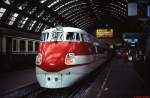 Ein ETR 450 ist im April 1996 in Milano Centrale angekommen