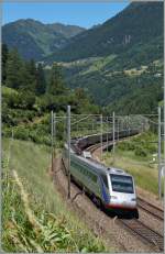 Ein FS ETR 470 auf seiner Fahrt als EC 14 von Milano nach Zürich kurz nach Rodi Fiesso. 
24. Juni 2015