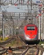 Frecciarossa fährt mit einer kleinen Verspätung in den Bahnhof von Verona ein und wird nach kurzem Halt seine Reise mit unserer Reisegruppe nach Venedig fortsetzen. 16.05.2019 (Jeanny)