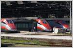 Im Regionalzug von Milano nach Lecce. 1.Tag (05.04.2011) 
Gleich drei ETR500 strecken ihre Nasen aus der Mailnder Bahnhofshalle.