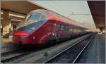 Ein  ITALO  wartet in Firenze SMN auf seine Weiterfahrt. 
22. April 2015