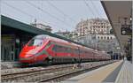 In Genova steht perfekt zum fotografieren der FS Trenitalia ETR 600 003 im Bahnhof Porta Principe.