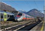 Der FS Trenitalia ETR 610 004 verlässt als EC 35 von Genève nach Milano den Bahnhof von Domodossola.