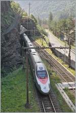 Der FS ETR 610 als EC 51 auf dem Weg von Basel nach Milano hat soeben den 19803 Meter langen Simplontunnel verlassen und erreicht den 169 Meter langen Tunnel von Iselle.