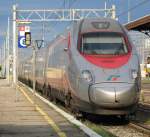 22.8.2014 8:02 FS ETR 610 012 als Frecciargento ( silberner Pfeil ) von Brescia nach Roma Termini bei der Ausfahrt aus Verona Porta Nuova.