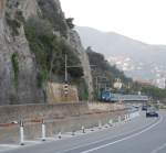 R 6240 Savona-Ventimiglia ist am Abend des 6.4.2009 zwischen Alassio und Laigueglia unterwegs.