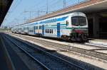 Eine E 464 stand am 26.07.09 mit einer Doppelstockwageneinheit im Bahnhof Verona Porta Nouva.