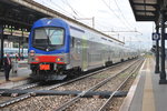 Treno regionale von Trenitalia nach Firenze SMN wartet im Bhf Arezzo auf Abfahrt; 8.