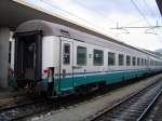 Intercity-Waggon (1. Kl.) in moderner Farbgebung 
- Savona, 20.06.2004   
 
