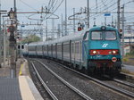 Treno Regionale von Trenitalia aus Firenze SMN trifft im Bhf Arezzo ein (8. Oktober 2016).