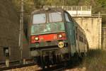 Eine von einer E656 geschobenen Wendezugeinheit erreicht in krze die Station Vallo Della Lucania-Castelnuovo; 24.11.2007