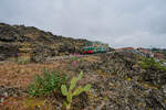 Bei Bronte führt die Strecke der Ferrovia Circumetnea durch ein Feld erkalteter Lava von 1651.