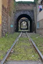 In Catania Borgo unterquert die Bahnstrecke der FCE mehrere Straßen.