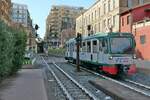 Von Paterno kommend erreicht Triebwagen ADE 22 (95 83 4550 022-6) der FCE den Ziel- und Endbahnhof in Catania Borgo (07.11.2022)