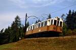 Motorwagen 105 der Rittner Bahn neigte sich vor dem Fotografen: Erlebnis  Überlandstraßenbahn  in Südtirol im Herbst 1985.