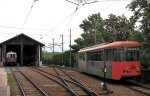 Esslinger Triebwagen und Wagen 11 im Lokschuppen in Oberbozen am 6.Juni 2012