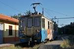 FERROVIA GENOVA CASELLA FGC
NORMALBETRIEB
Der Triebwagen A 12 mit dem Zug 5 anlässlich einem Zwischenhalt bei der verlassenen Haltestelle Pino am 5. September 2018.
Dieser Zug hatte Pino pünktlich um 09:24 h erreicht. Der nächste Zug in die selbe Richtung verkehrte erst um 10:53 h. 
Foto: Walter Ruetsch