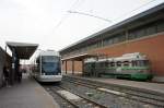 Italien / Sardinien / Straenbahn Cagliari / Stadtbahn Cagliari: koda 06T mit der Wagennummer CA 03 der Metrocagliari sowie ein Triebwagen ADe der FdS (Ferrovie della Sardegna), aufgenommen im Juni
