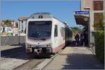 In Alghero wartet der ARST (transporti regionali della sardegna) ADeS01 (95 83 4600 001-0 [A] / 95 83 4600 101-8 [B]) Doppeltriebwagen auf die Abfahrt als AT 70 nach S�ssari.