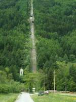 Sdtirol,Laas im Vinschgau.Laaser Marmorbahn.Der 950m lange Schrgaufzug(Bleichert&Co.Leipzig 1929)Spurweite 2600mm.Die zwei 8m breiten Plattformen in der mitte des Bildes bei der Kreuzungsstelle.Laas