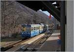 Der SSIF ABe 8/8 23  Ossola  erreicht als Regionalzug von Re den Bahnhof Trontano.