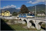 Eine Reise durchs Valle Vigezzo - Zwischen Zornasco und Malesco steht diese schöne Brücke, welche sich über das Bett eines kleine Bächleins wölbt. Eher kurios ist der Mini-Treno Panoramico, der hier als D53P von Domodossola nach Locarno unterwegs ist.
7. Okt. 2016