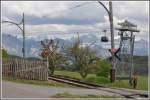 Rittner Luftseilbahn Bozen - Oberbozen mit Dolomiten und Gleis der Rittnerbahn bei Maria Himmelfahrt. (08.05.2012)