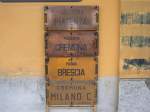 Ob diese Zuglaufschilder wohl noch gebraucht werden? Bahnhof Cremona (18.04.2002)