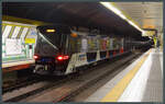 Die FCE betreibt auch die im Ausbau befindliche Metro von Catania. An der Station Borgo, unterhalb des Endpunktes der Schmalspurbahn, hält am 29.02.2024 der CT2-007  Rebecca , der erst Anfang des Jahres 2024 ausgeliefert wurde.
