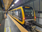 Metro Genova Zug 34 nach Brin (Certosa) in Principe, 28.07.2022.