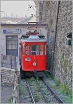 Der Triebwagen mit der Nummer 2 ist in der Talstation  Principe  angekommen und wird nach einer kurzen Wendezeit wieder Bergwärts fahren.