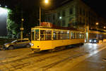 Der ATM Ventotto-Straßenbahnwagen 1841 im nächtlichen Mailand.