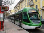 Zug 7147 der Straßenbahn Mailand mit Linie 4 nach Niguarda an der Haltestelle P.le Baiamonti, 19.03.2018.