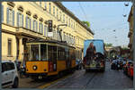 Wagen 1521 ist am 21.09.2018 auf der Linie 1 nach Rosario unterwegs. In den engen Straßen der Altstadt von Mailand kommen die Ventotto-Triebwagen zum Einsatz. Die 1928 bis 1930 gebauten Fahrzeuge sind die ältesten planmäßig eingesetzten Straßenbahnwagen in Europa. 