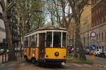 Tw.1878 biegt aus der Via G. Pascoli in die Piazza Leonardo da Vinci ein. (05.04.2019)