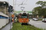 Aus Limbiate kommend erreicht ein Zug der Linie 179 mit dem Steuerwagen 550 an der Spitze die Station Via Comasina (03.05.2019)