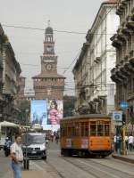 Das Zentrum von Mailand mit einer etwas lteren Strassenbahn am 05.09.2008.