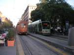 Zwei römische Straßenbahnen stehen am 25.10.2006 An der Endstation Piazza del Risorgimento.