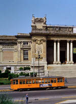 Straßenbahnwagen der Stadt Rom vor der Nationalgalerie, 13.06.1987