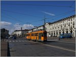 Ein GTT Tram der Linie 13 in der Via Po, die sich hier zum Piazza Vittorio Veneto verbreitert hat.