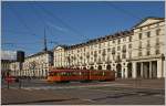 Ein GTT Tram der Linie 16 überquert den Piazza Vittorio Veneto in Turin.