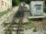 Opicina Tram.Blick aus dem aufwrts fahrenden Tram (hinten geschoben vom Standseilwagen)auf den bergang zur zweigleisigen Kreuzungsstrecke.Trieste 03.06.08