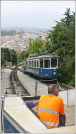 Whrend Wagen 404 talwrts gebremst wird, schiebt der Hilfswagen unseren Tramwagen 407 in die Hhe.